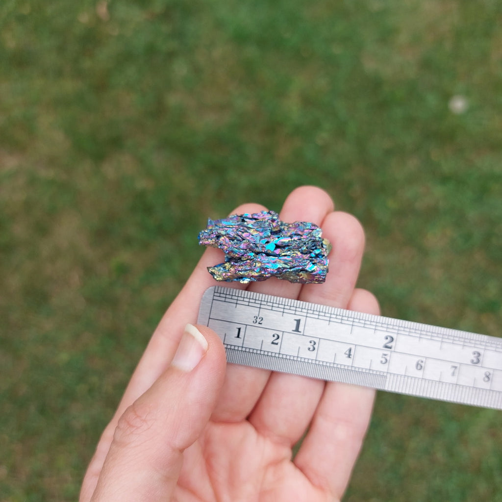 Black Rainbow Carborundum Crystal 1.25" | Silicon Carbide Stone