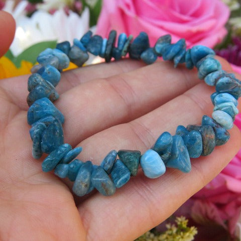  Crystal Apatite Bracelet with Chip Stone Beads - Side