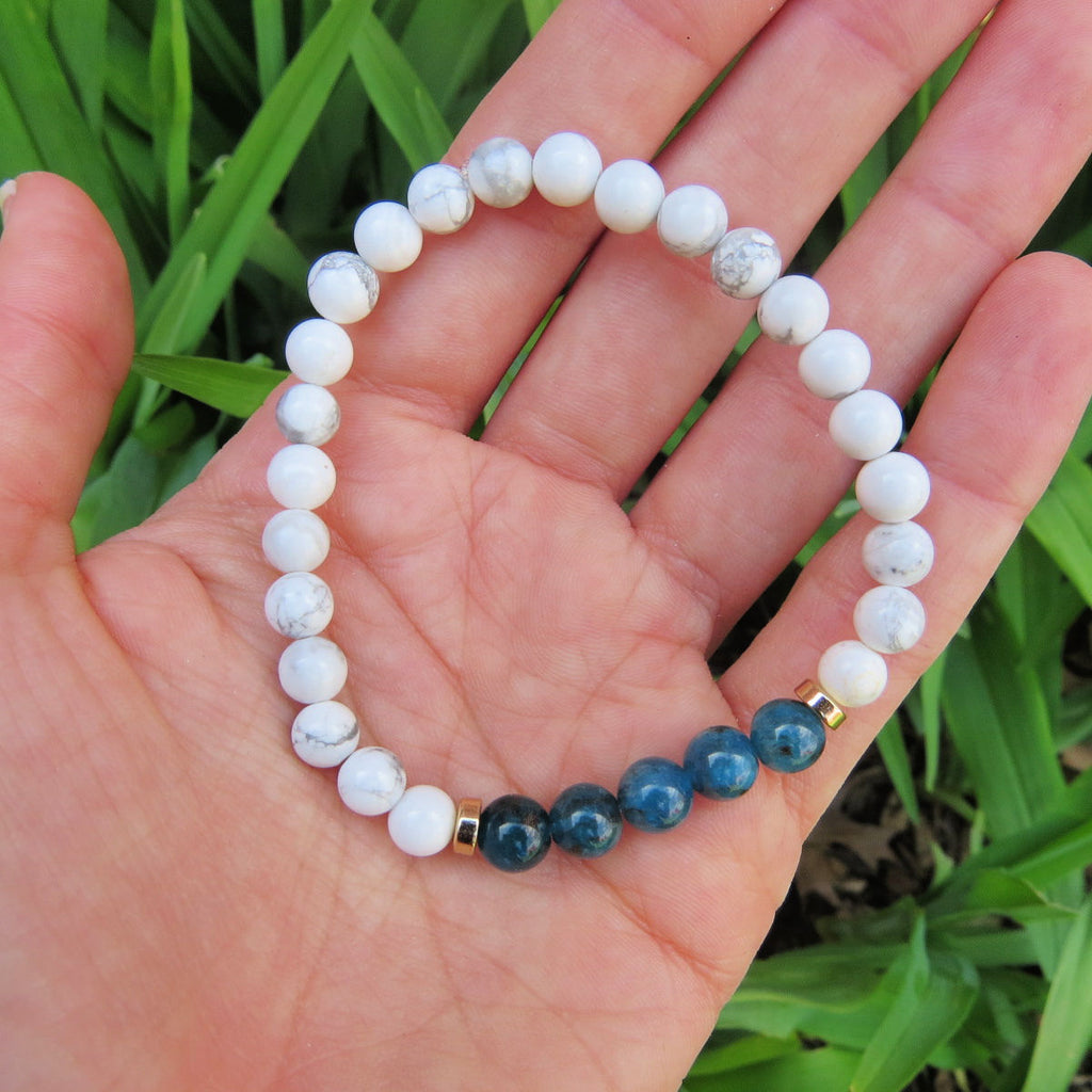 White Howlite and Apatite Bread Bracelet